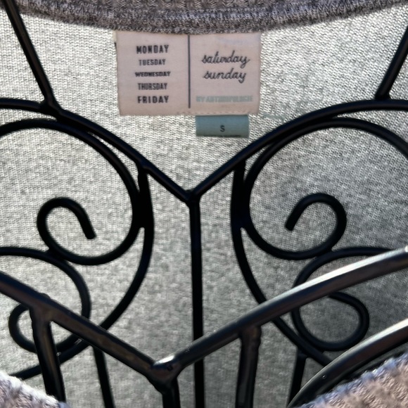 EUC Anthropologie Saturday Sunday Women's V-Neck Gray Oversized Sweater Sz Small - Picture 5 of 5